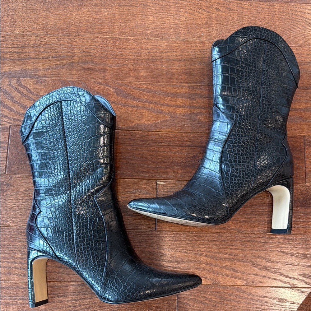 Chinese Laundry Black Croc-Embossed western style Boots